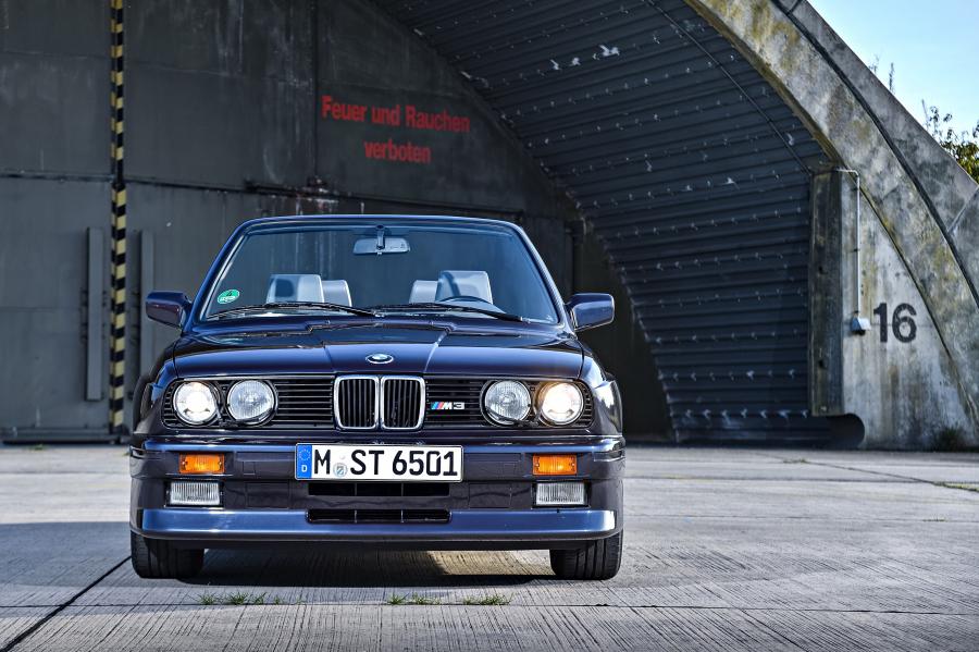  BMW M3 Convertible (E30) 1988 года  (фото 2 из 42)